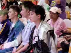 何佳城七夕节宣传自己新专辑,在现场被逼相亲遇尴尬