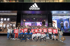 热血少年空降阿迪达斯门店,解锁“《运动吧少年》限定周末”
